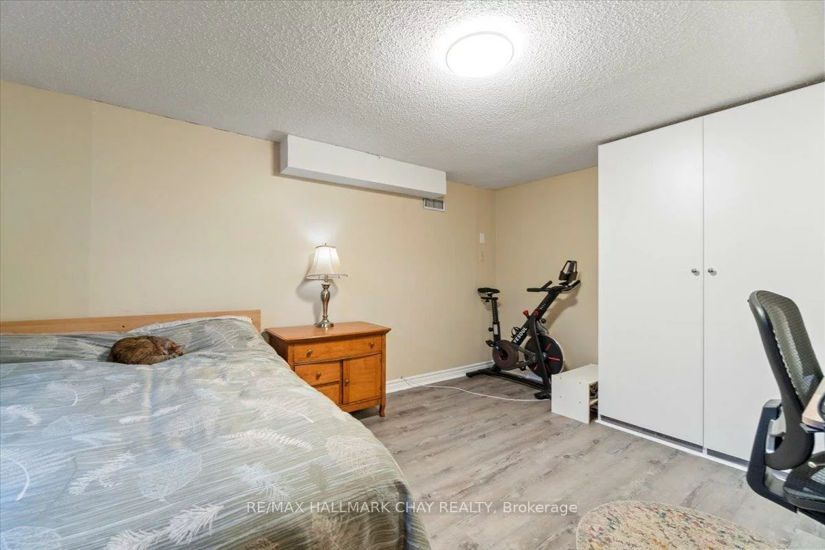 13, Ford, West Bayfield, Barrie