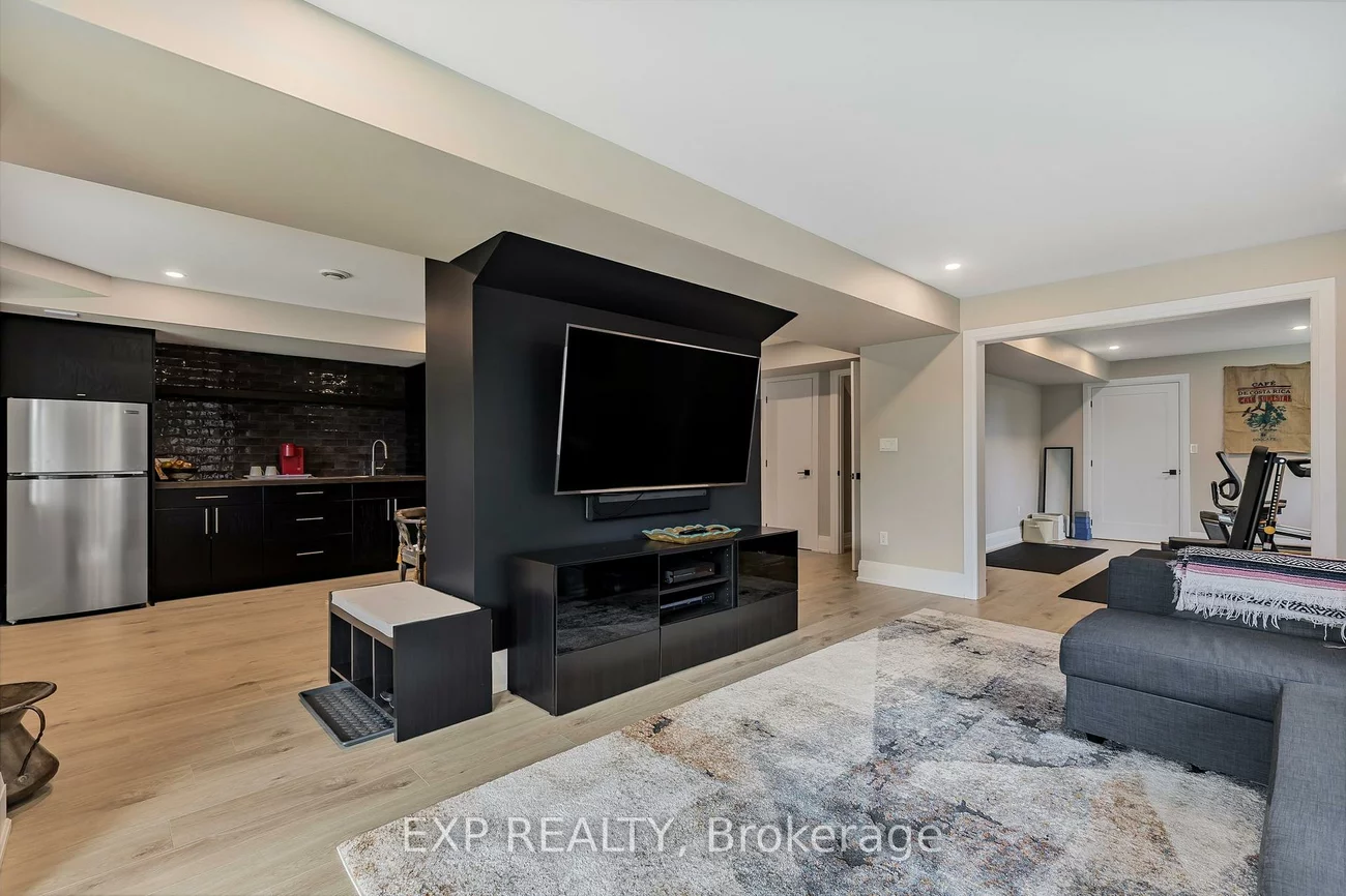 9, Pacific, Little Lake, Barrie