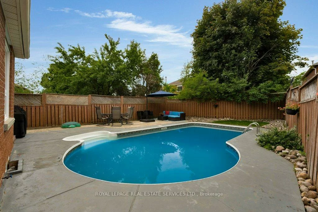 18, Weatherup, West Bayfield, Barrie