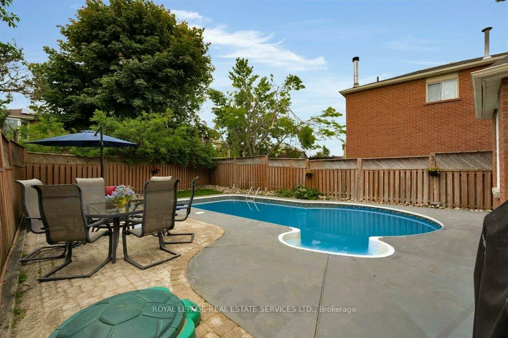 18, Weatherup, West Bayfield, Barrie