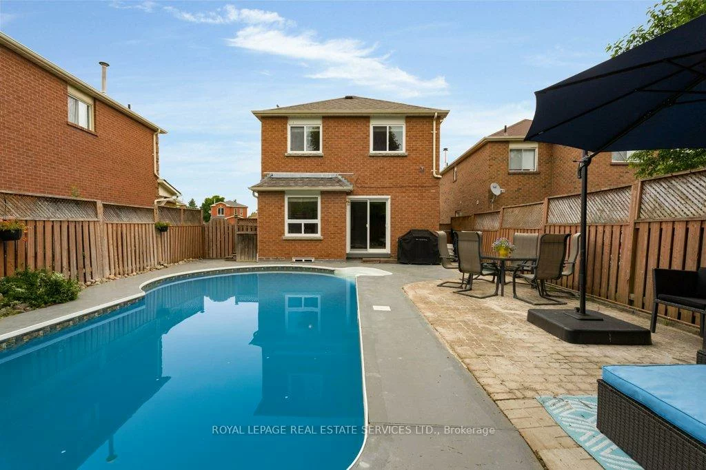 18, Weatherup, West Bayfield, Barrie