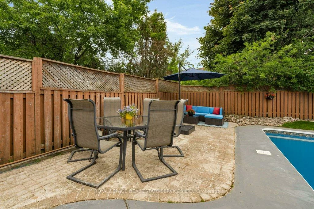 18, Weatherup, West Bayfield, Barrie