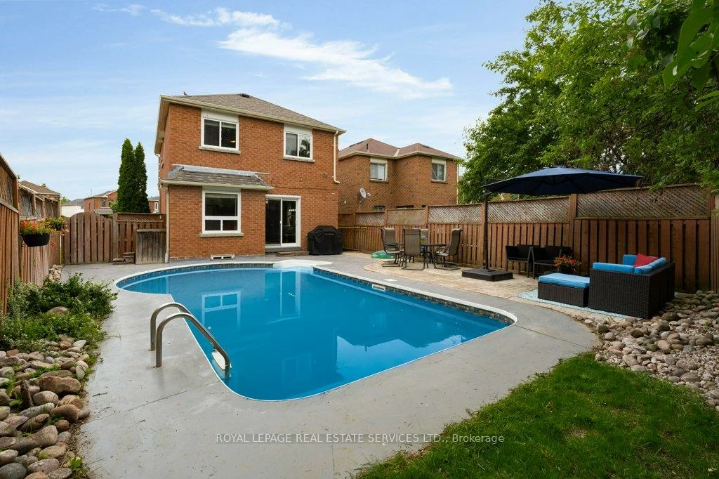 18, Weatherup, West Bayfield, Barrie