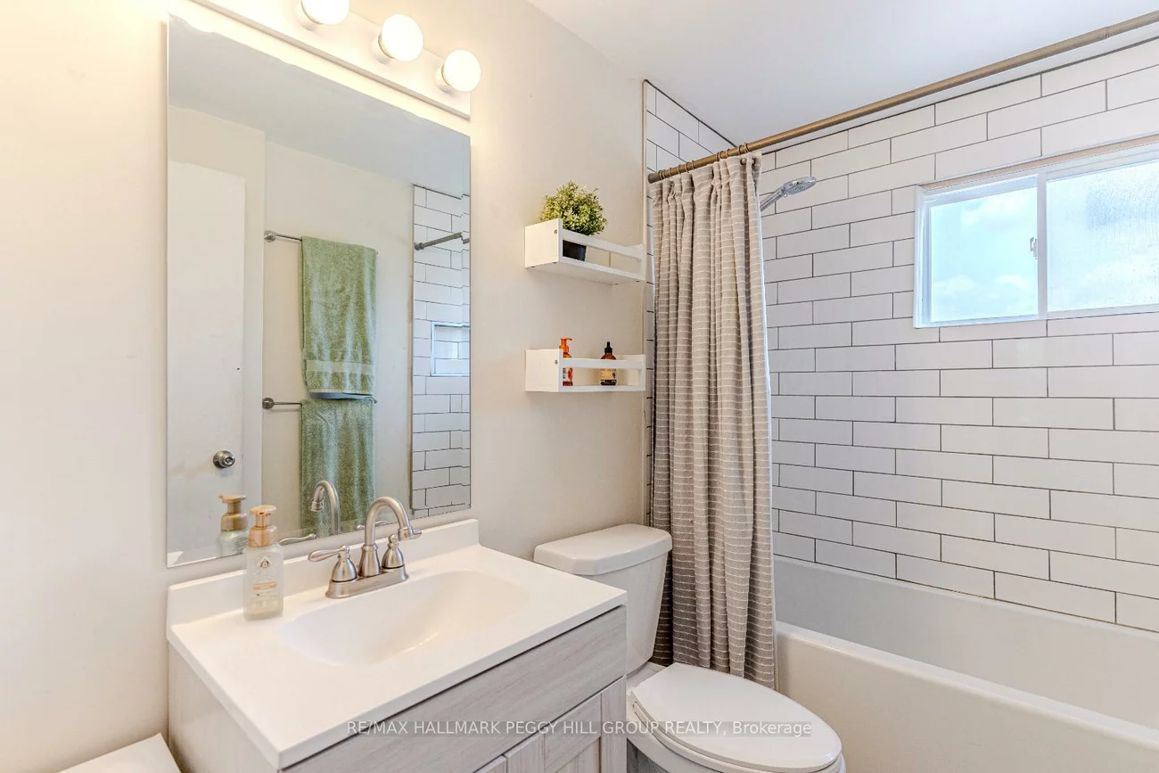 46, Chaucer, Letitia Heights, Barrie