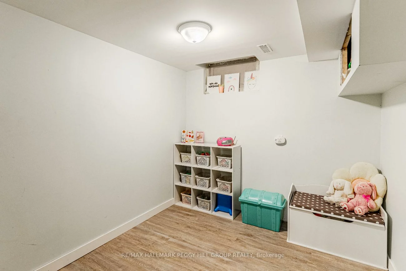 46, Chaucer, Letitia Heights, Barrie