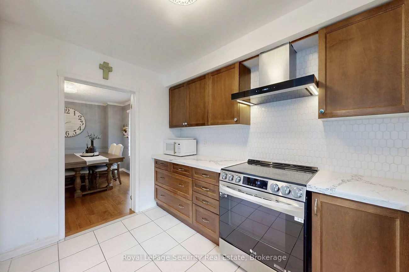 122, Browning, Letitia Heights, Barrie