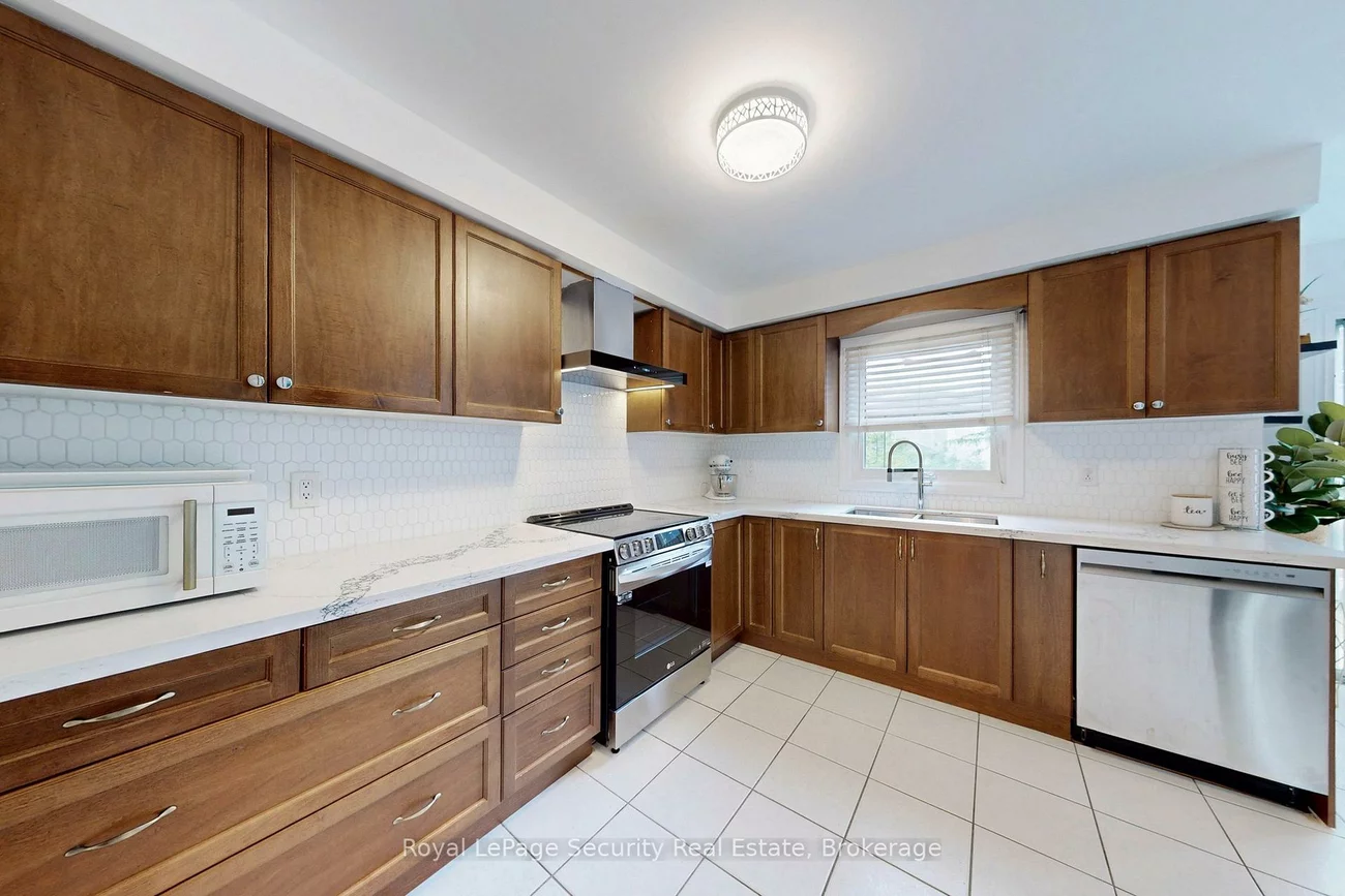 122, Browning, Letitia Heights, Barrie