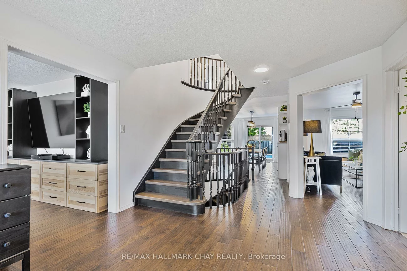 351, Cundles, Northwest, Barrie
