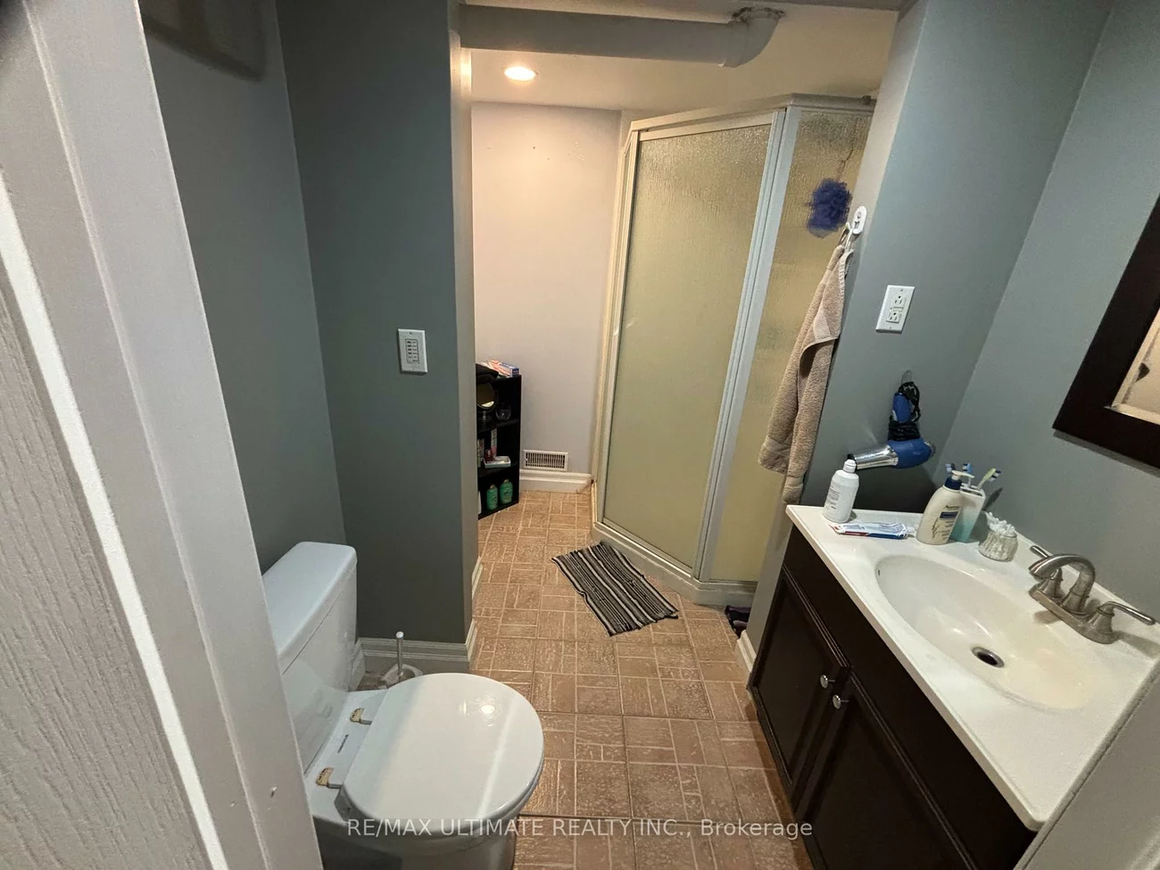18, Hickling, Grove East, Barrie