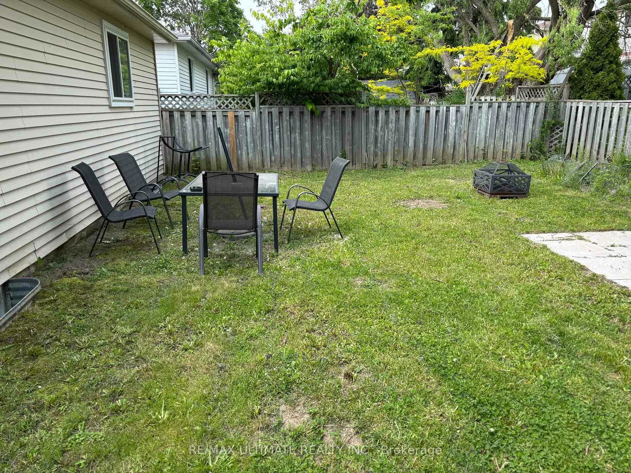 18, Hickling, Grove East, Barrie