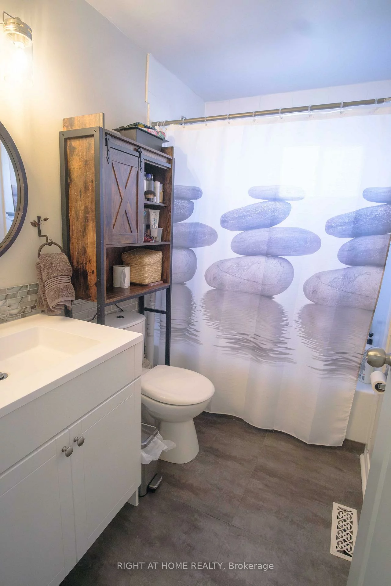 96, Chaucer, Letitia Heights, Barrie