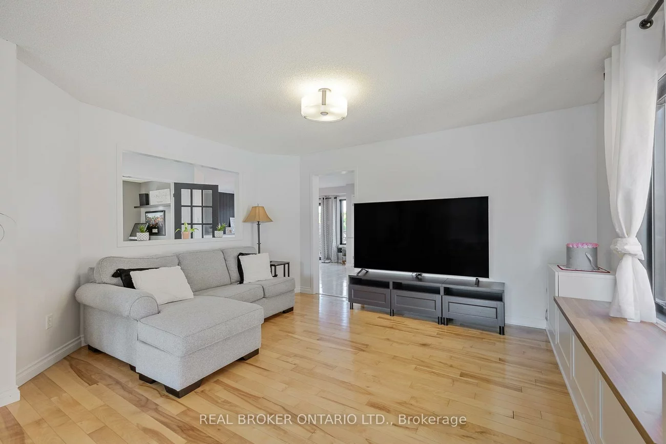 32, BLACK WILLOW, Holly, Barrie