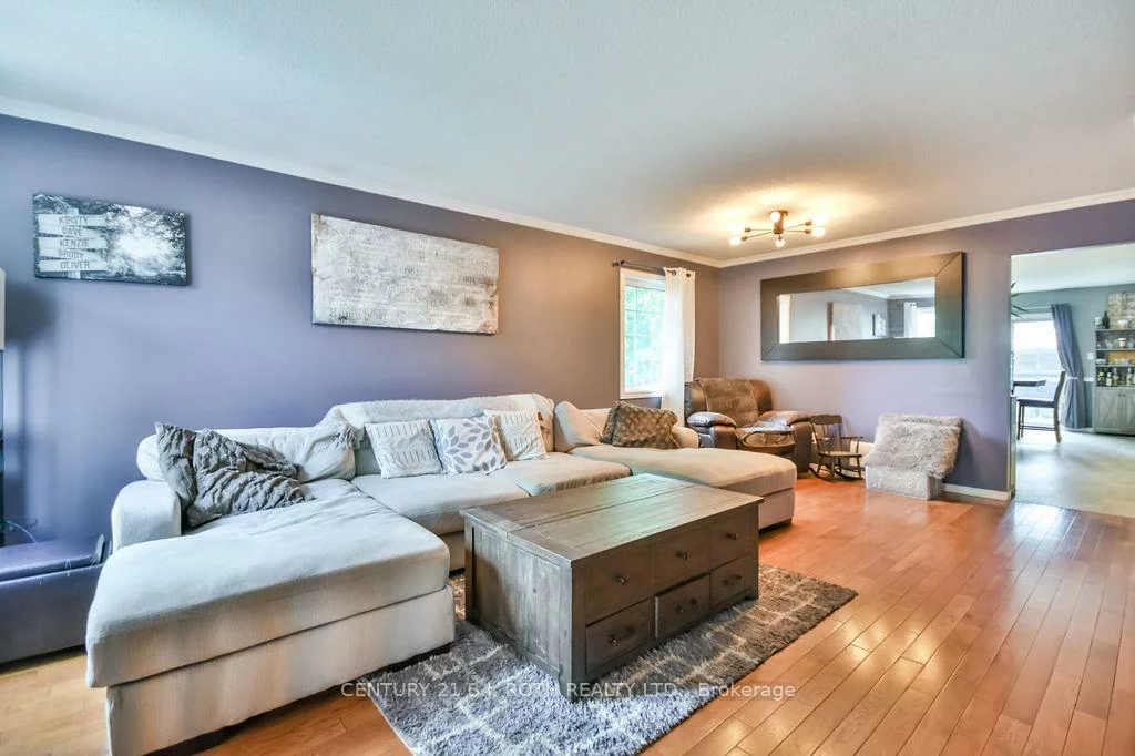 56, Monique, East Bayfield, Barrie