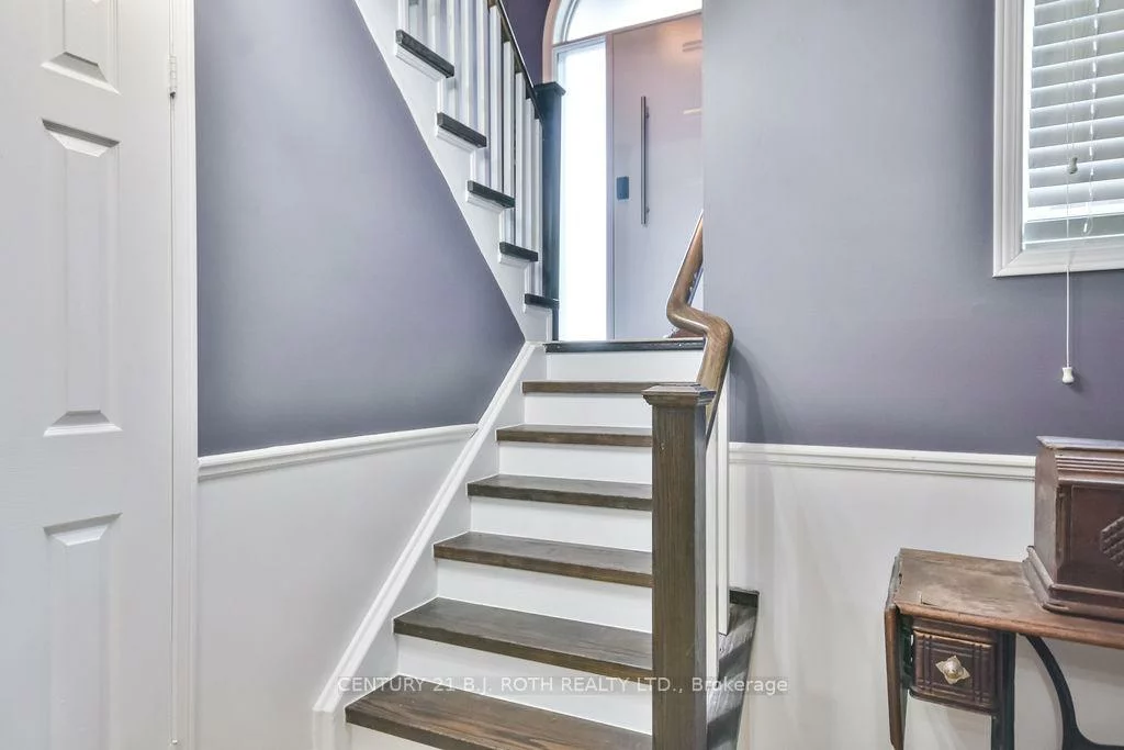 56, Monique, East Bayfield, Barrie