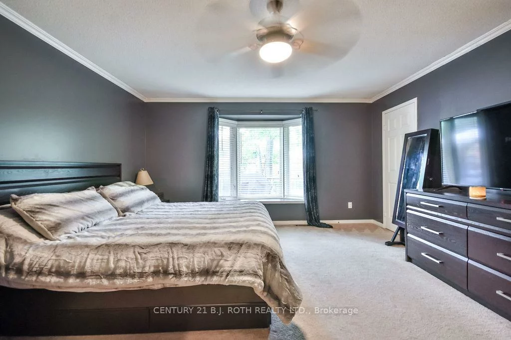 56, Monique, East Bayfield, Barrie