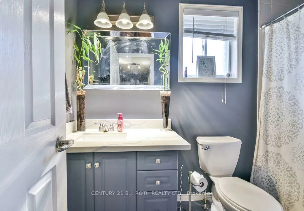 56, Monique, East Bayfield, Barrie