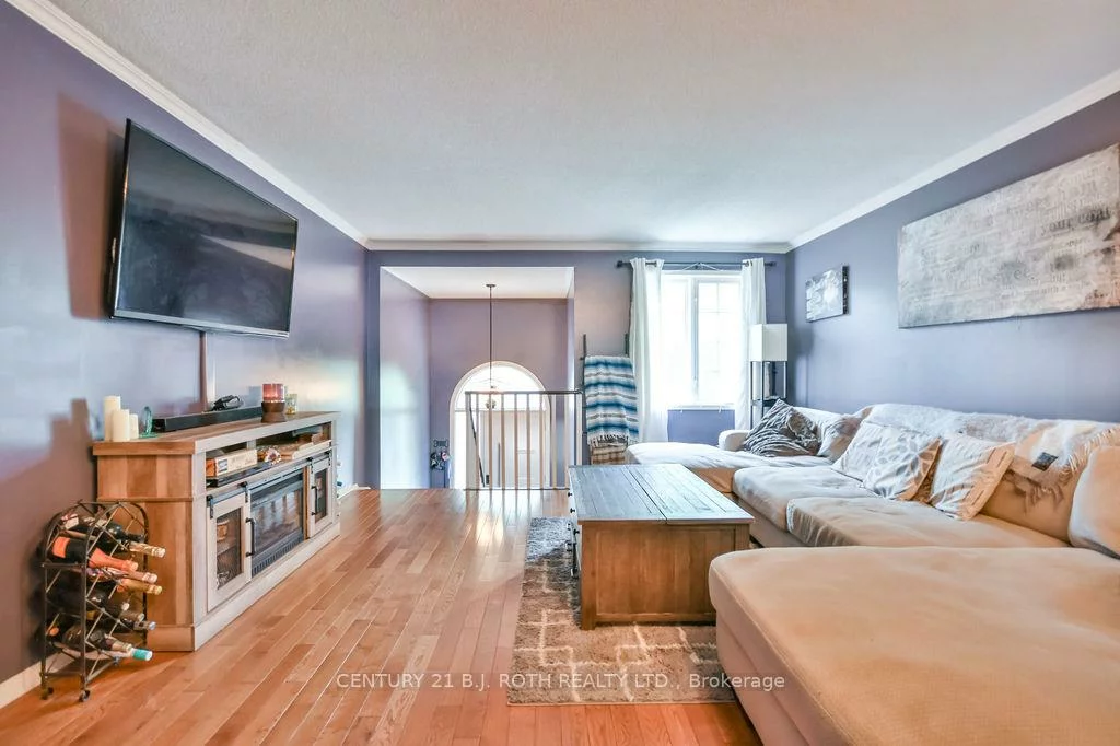 56, Monique, East Bayfield, Barrie