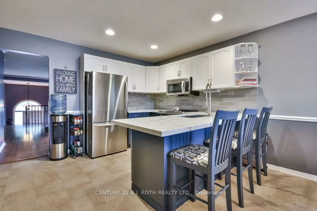 56, Monique, East Bayfield, Barrie