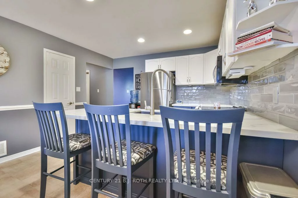 56, Monique, East Bayfield, Barrie
