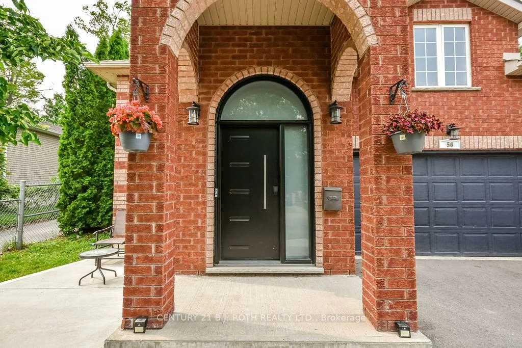 56, Monique, East Bayfield, Barrie