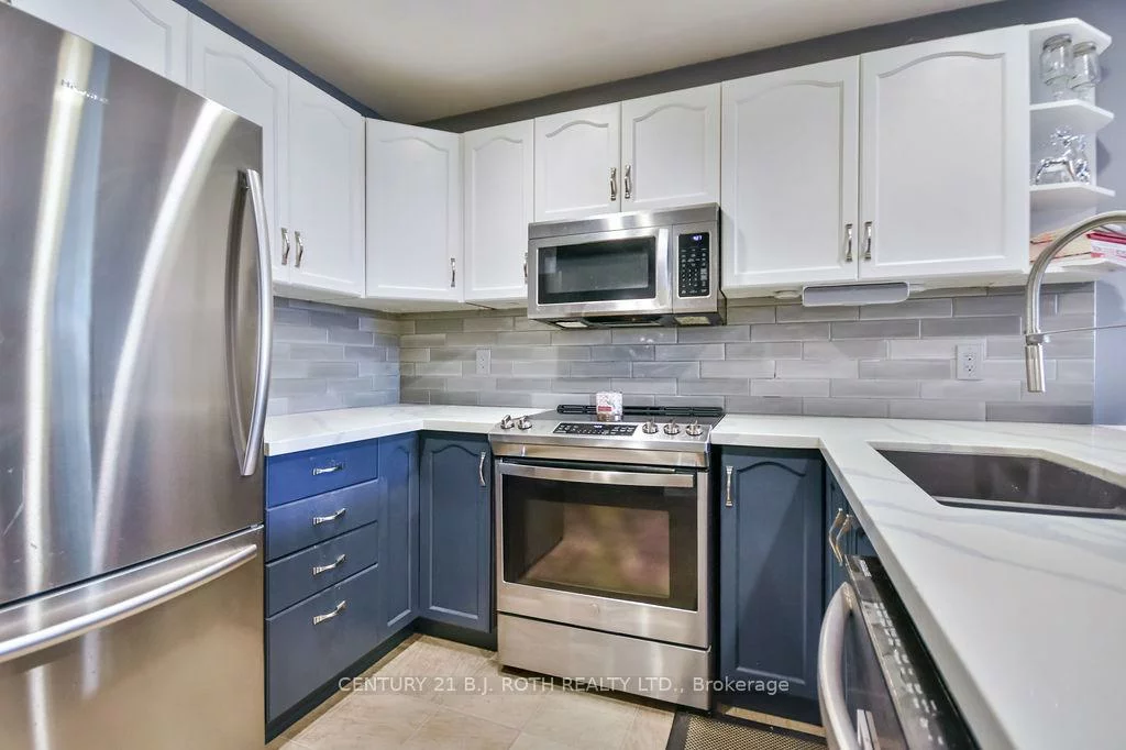 56, Monique, East Bayfield, Barrie