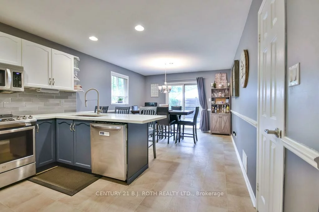 56, Monique, East Bayfield, Barrie
