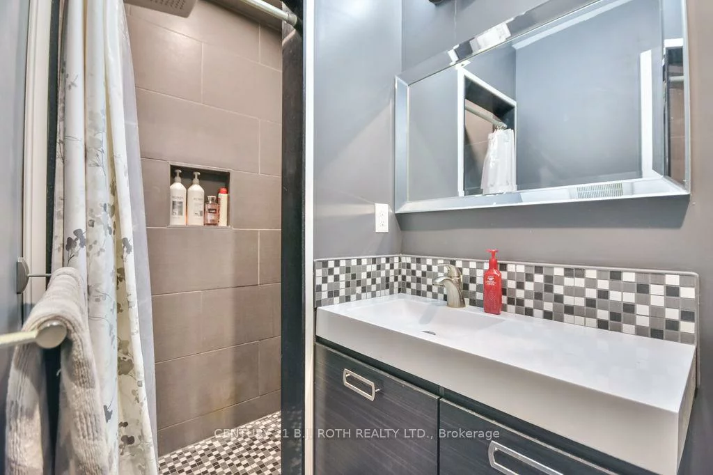 56, Monique, East Bayfield, Barrie