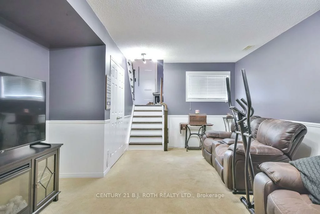56, Monique, East Bayfield, Barrie