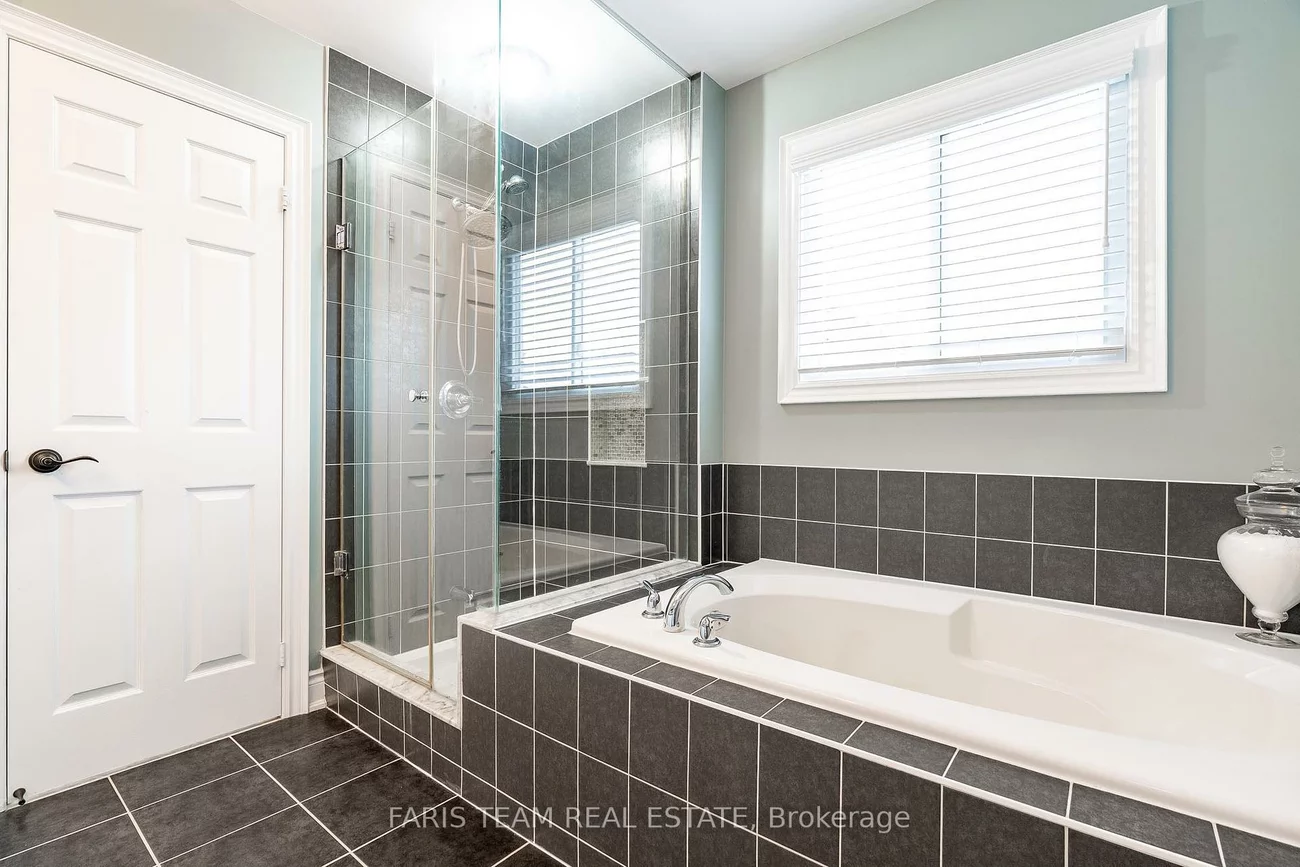48, Majesty, Innis-Shore, Barrie