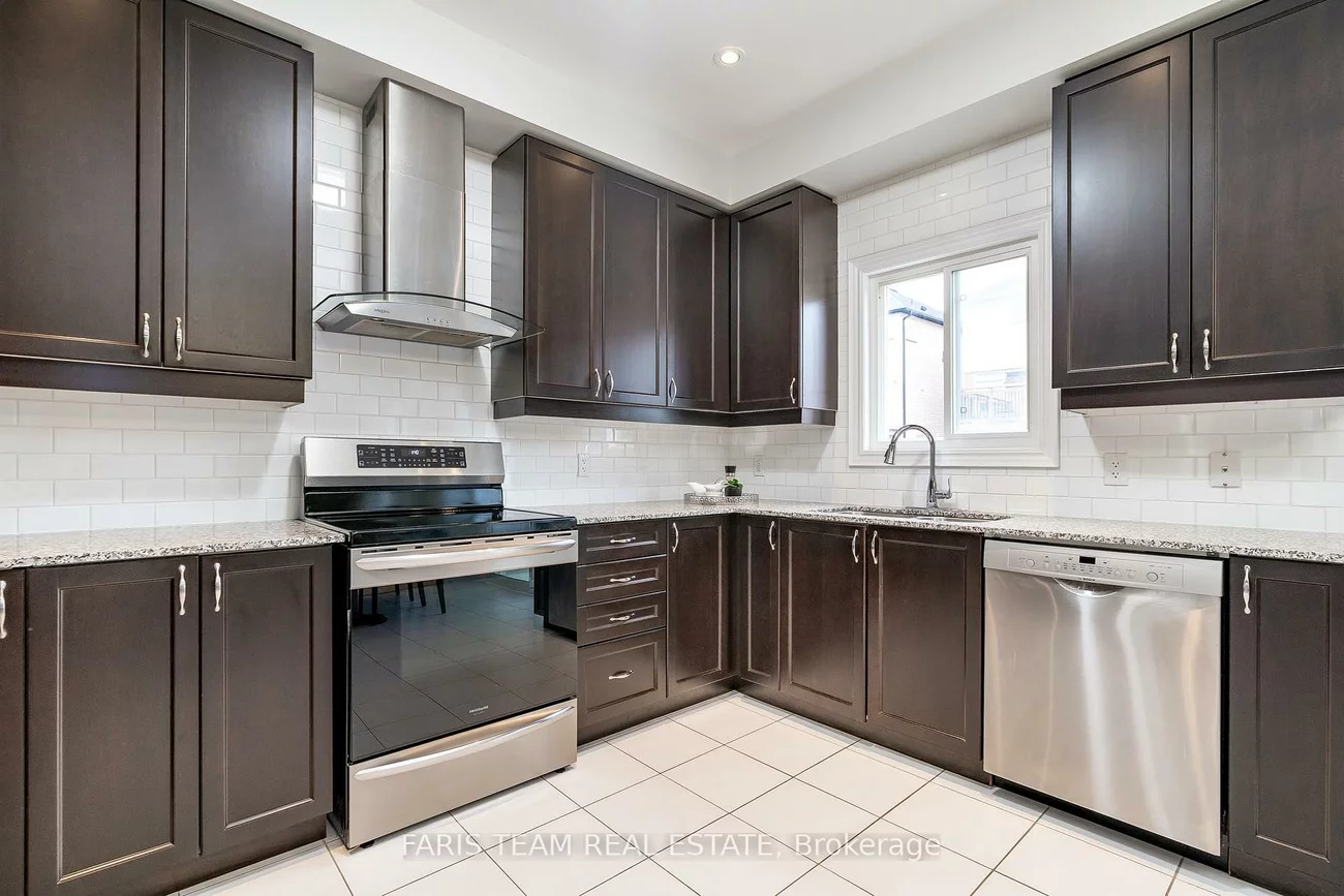 48, Majesty, Innis-Shore, Barrie