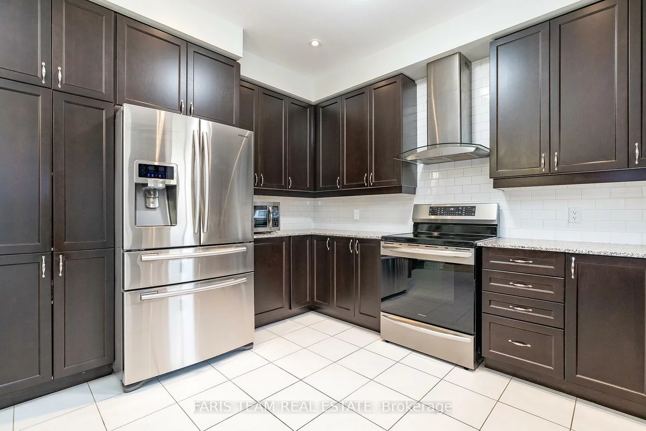 48, Majesty, Innis-Shore, Barrie