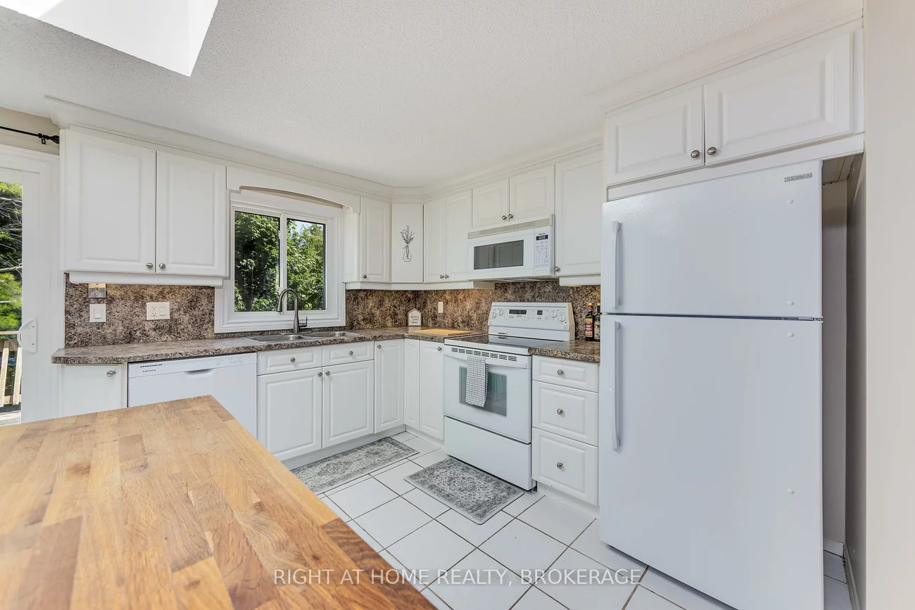 136, Hickling, Grove East, Barrie