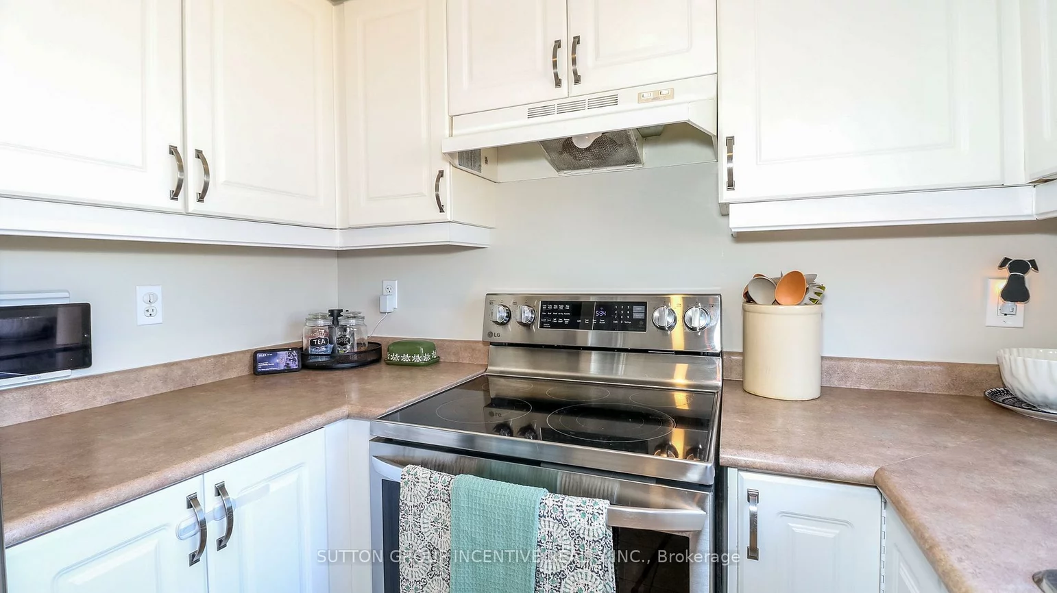 54, Succession, Innis-Shore, Barrie