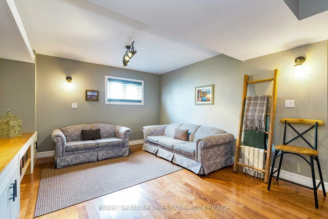 41, McDougall, West Bayfield, Barrie