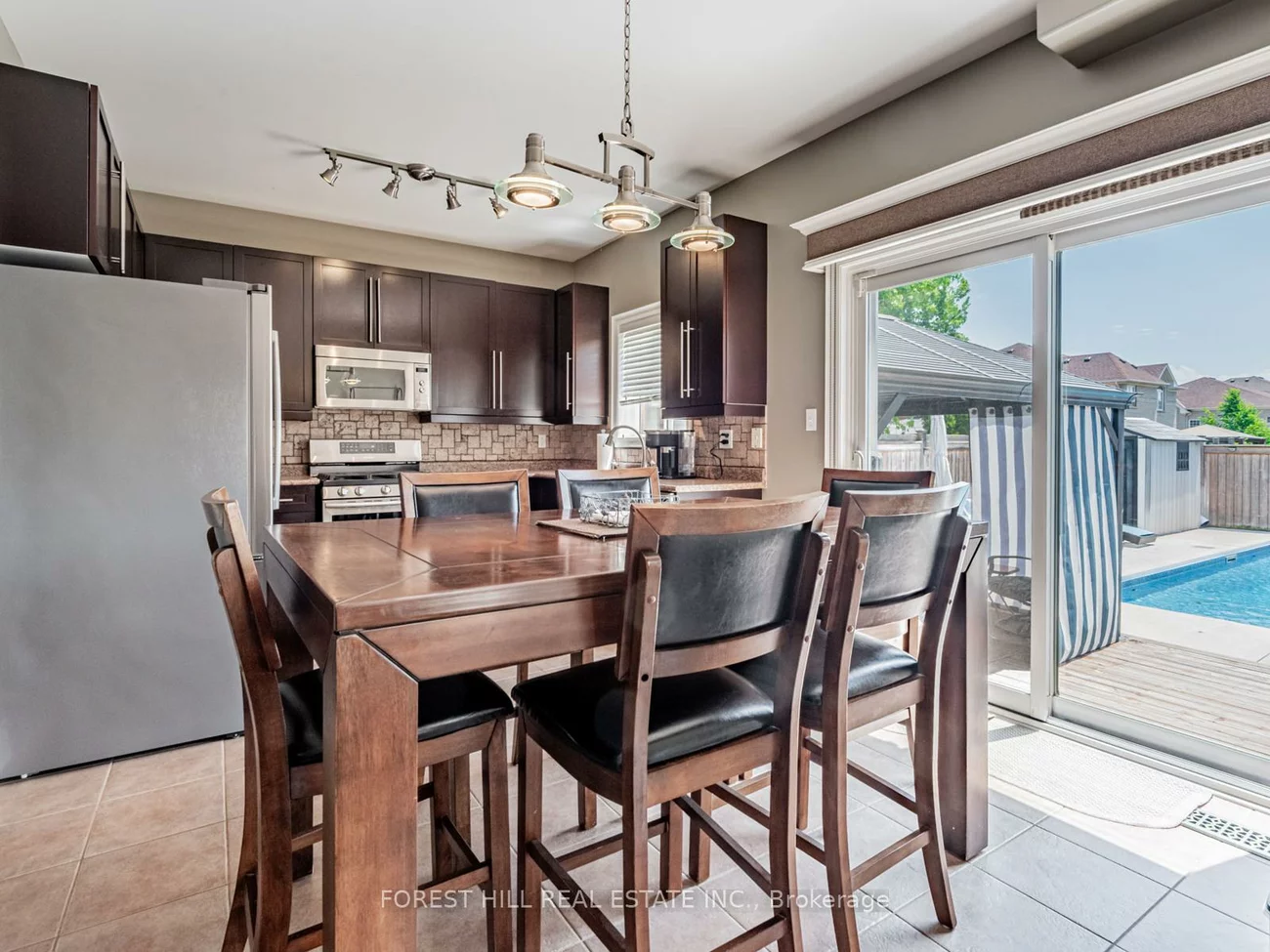 33, CONNAUGHT, Innis-Shore, Barrie