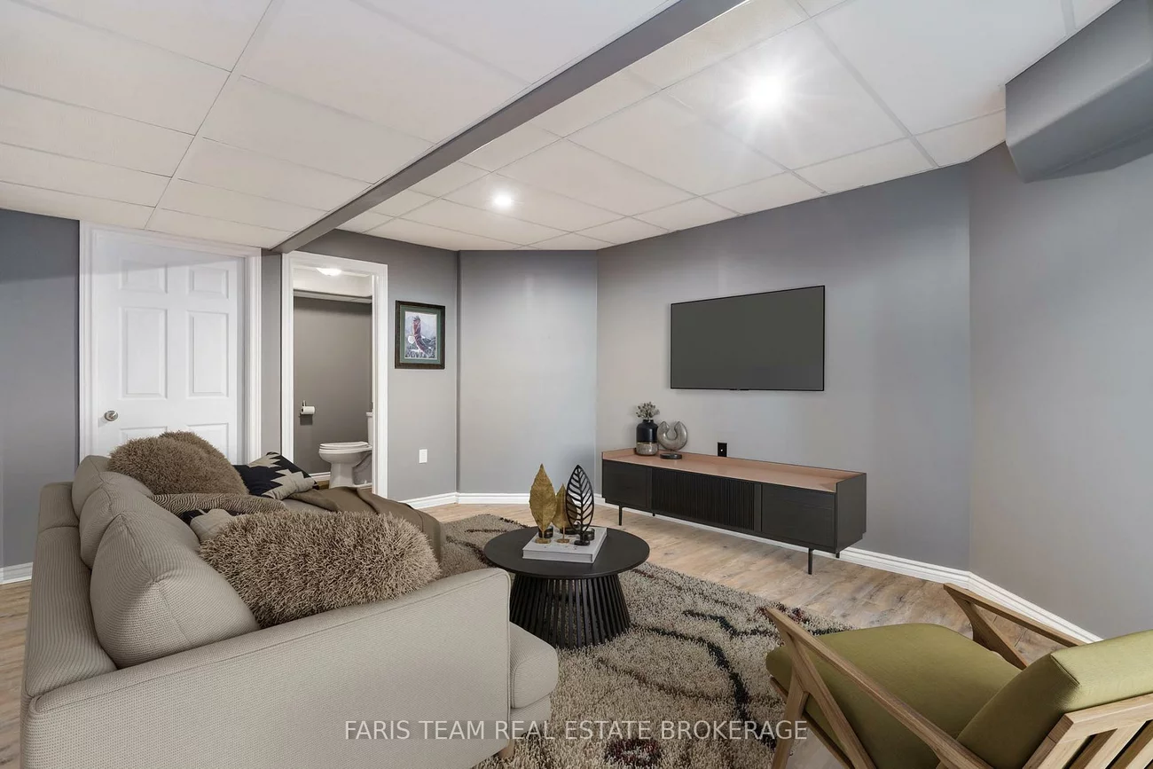 27, Capilano, Little Lake, Barrie