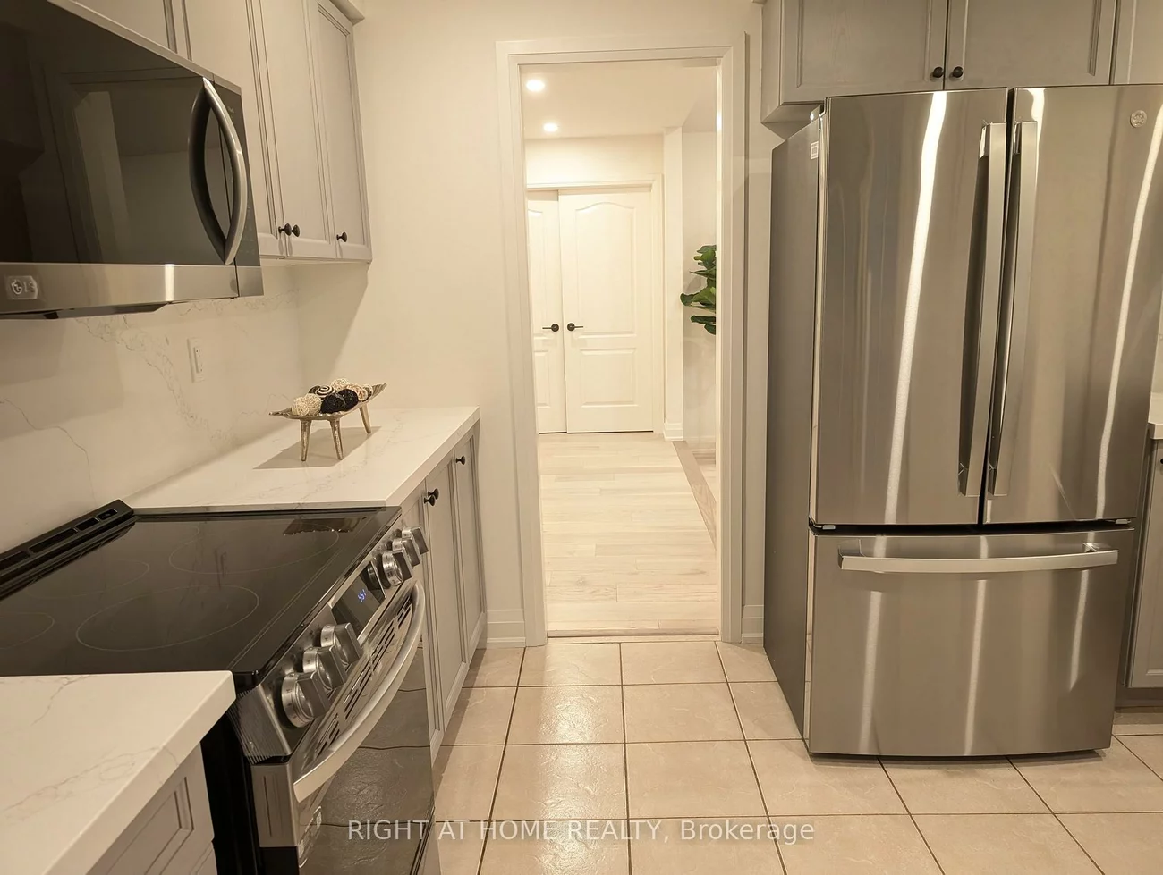 16, Imperial Crown, Innis-Shore, Barrie