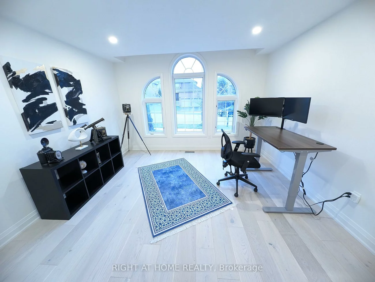 16, Imperial Crown, Innis-Shore, Barrie