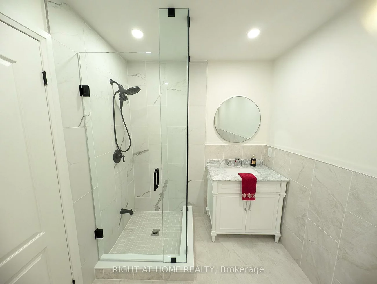 16, Imperial Crown, Innis-Shore, Barrie