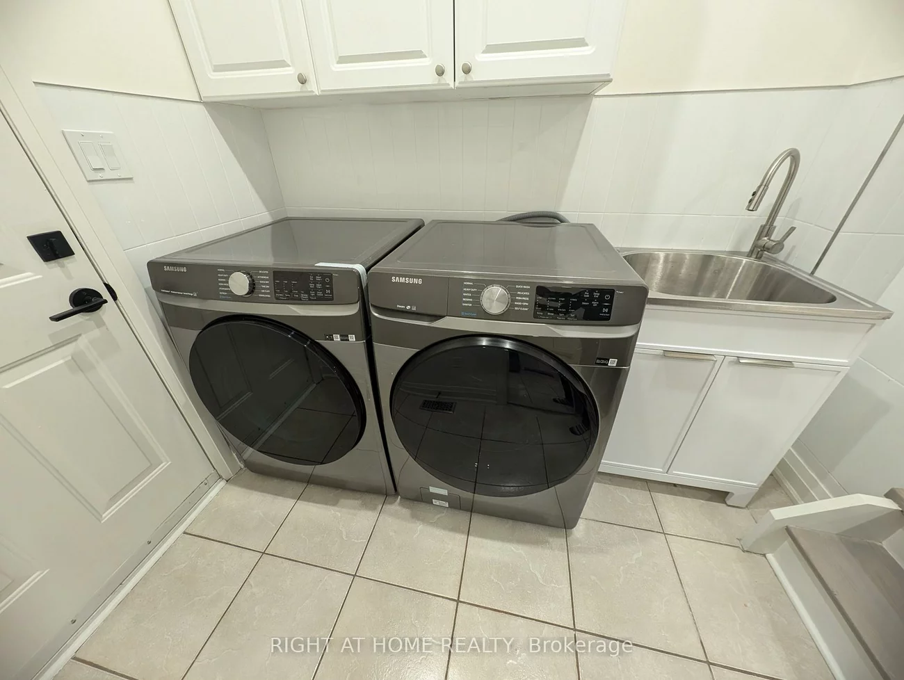 16, Imperial Crown, Innis-Shore, Barrie