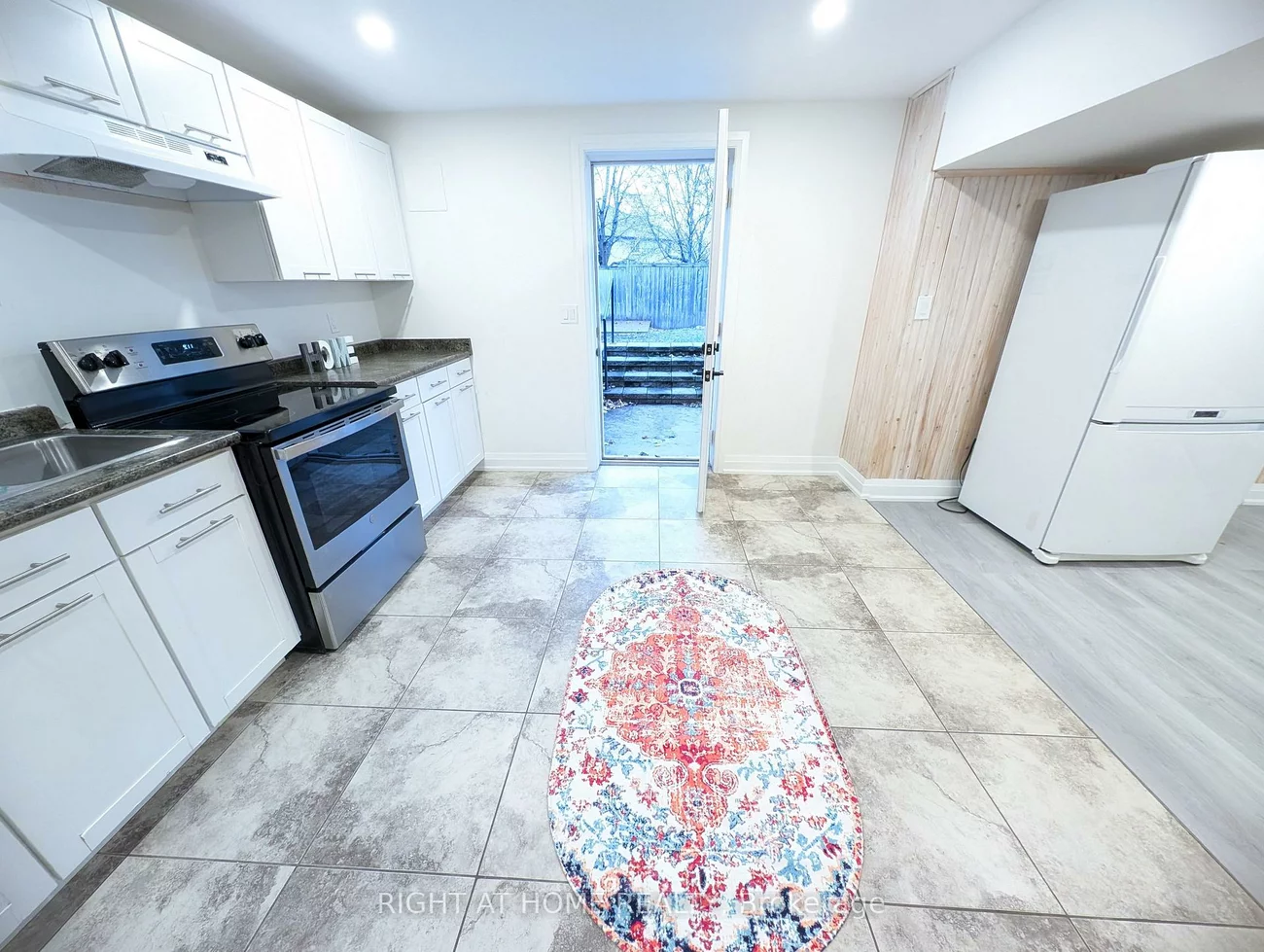 16, Imperial Crown, Innis-Shore, Barrie