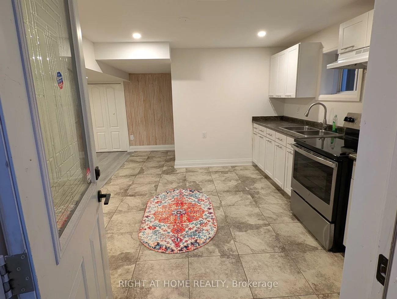 16, Imperial Crown, Innis-Shore, Barrie