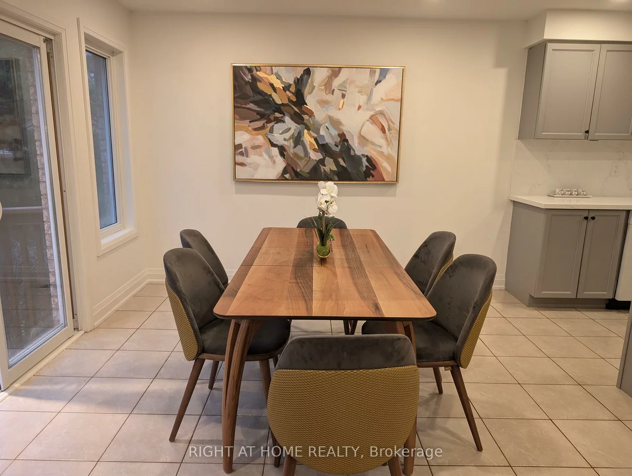 16, Imperial Crown, Innis-Shore, Barrie