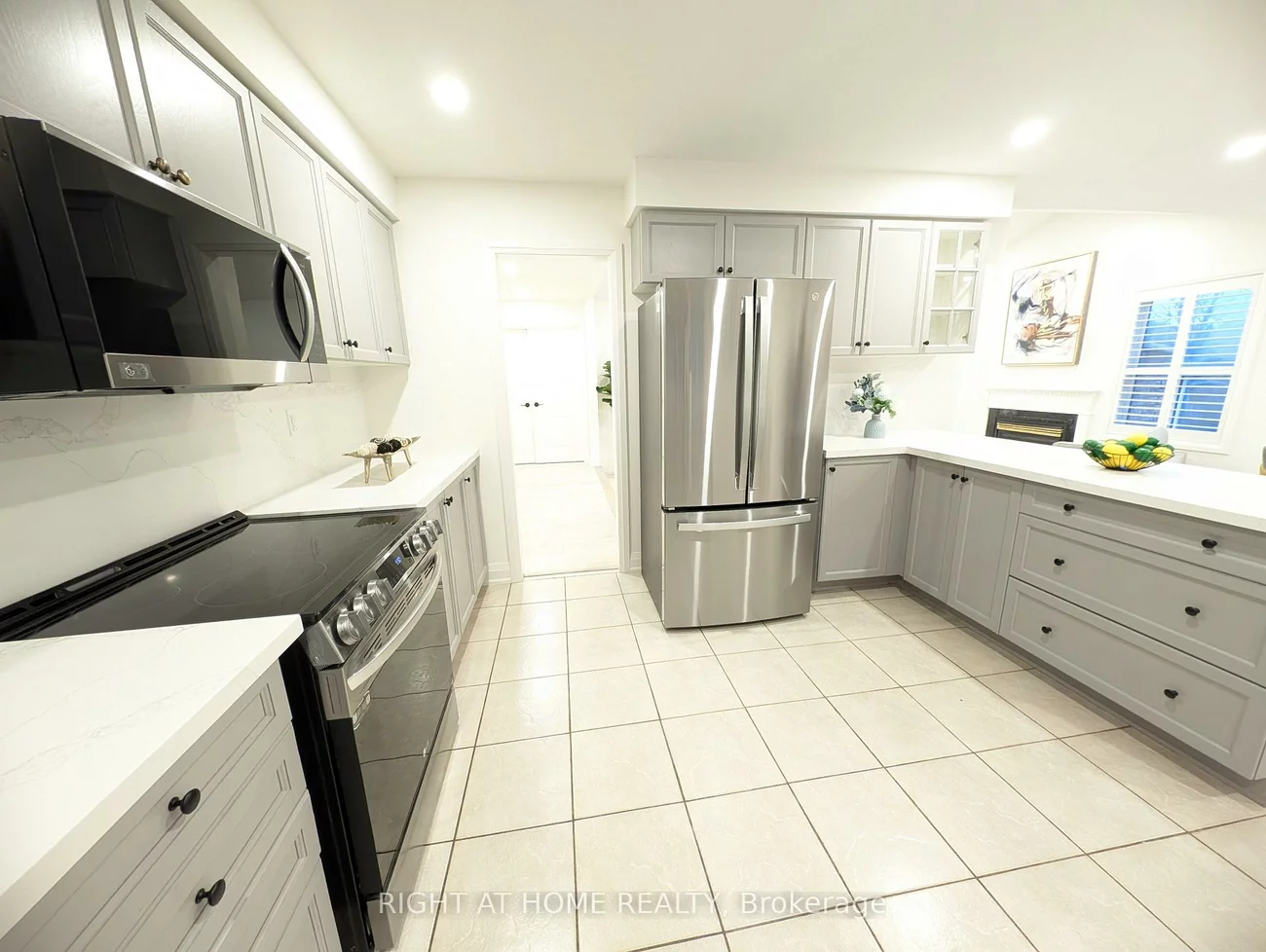 16, Imperial Crown, Innis-Shore, Barrie