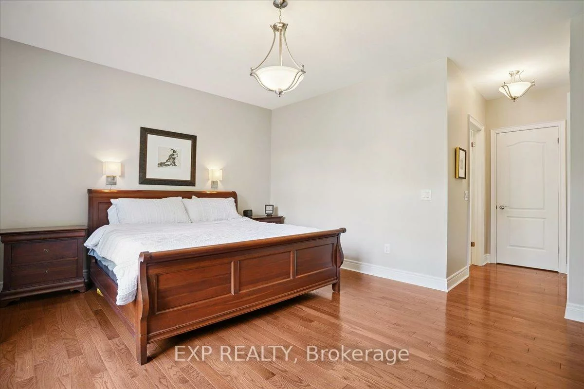 34, Capps, Bayshore, Barrie