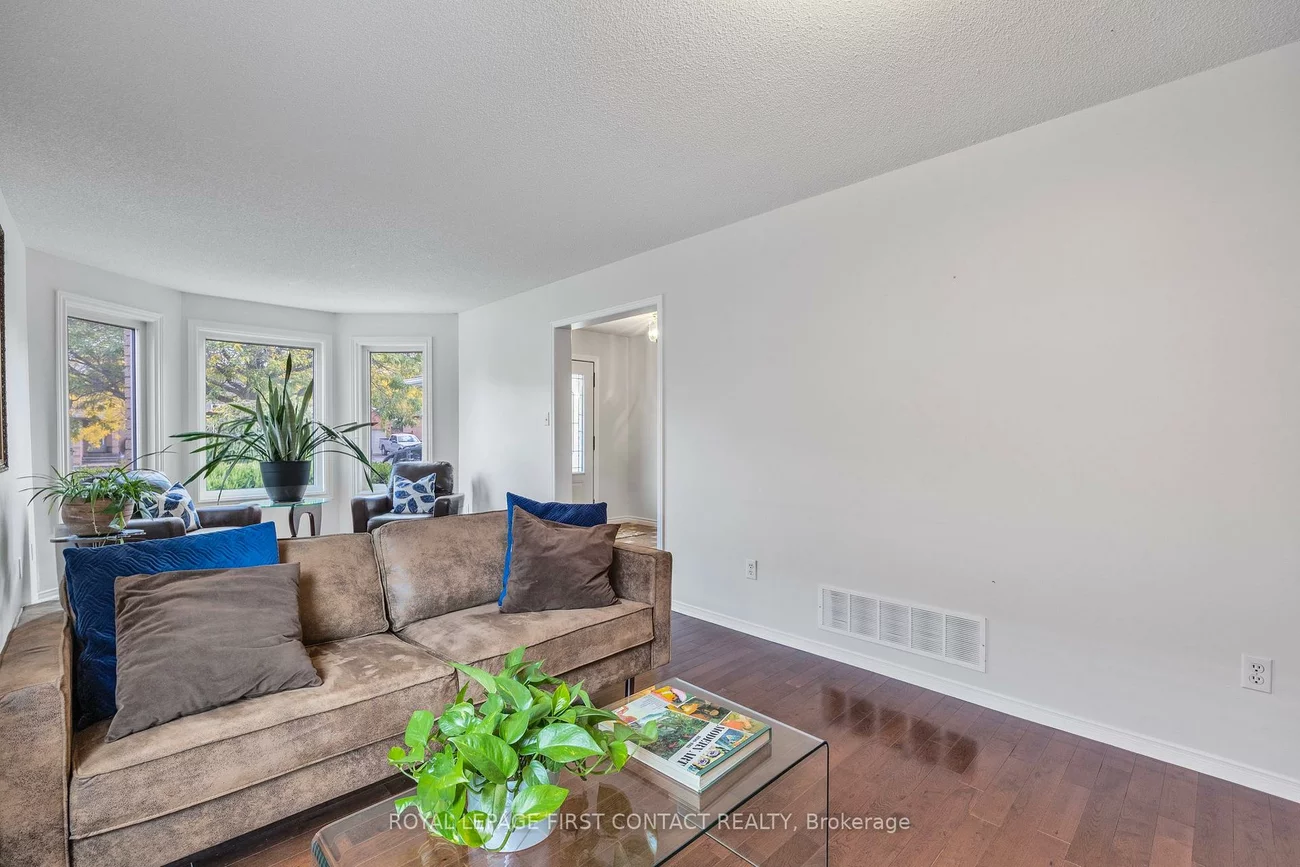 298, Livingstone, Northwest, Barrie