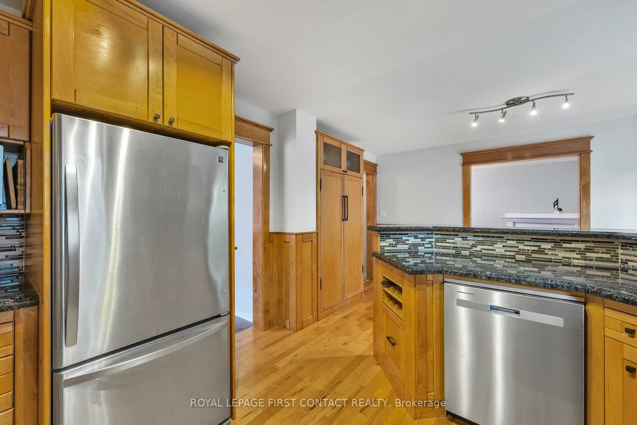298, Livingstone, Northwest, Barrie