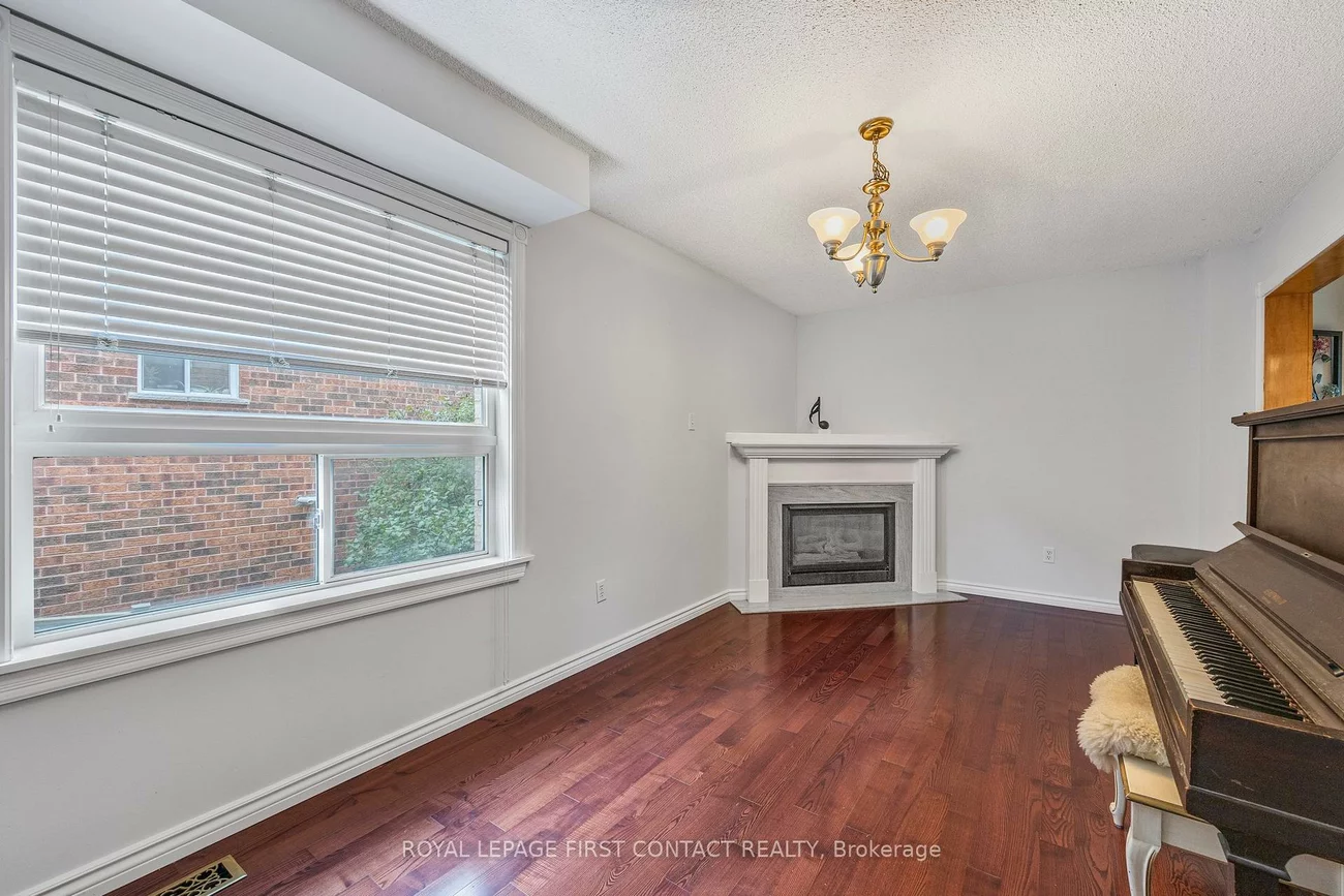 298, Livingstone, Northwest, Barrie