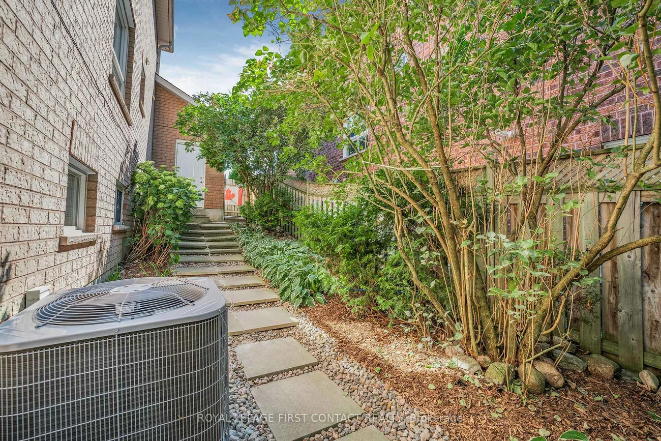 298, Livingstone, Northwest, Barrie