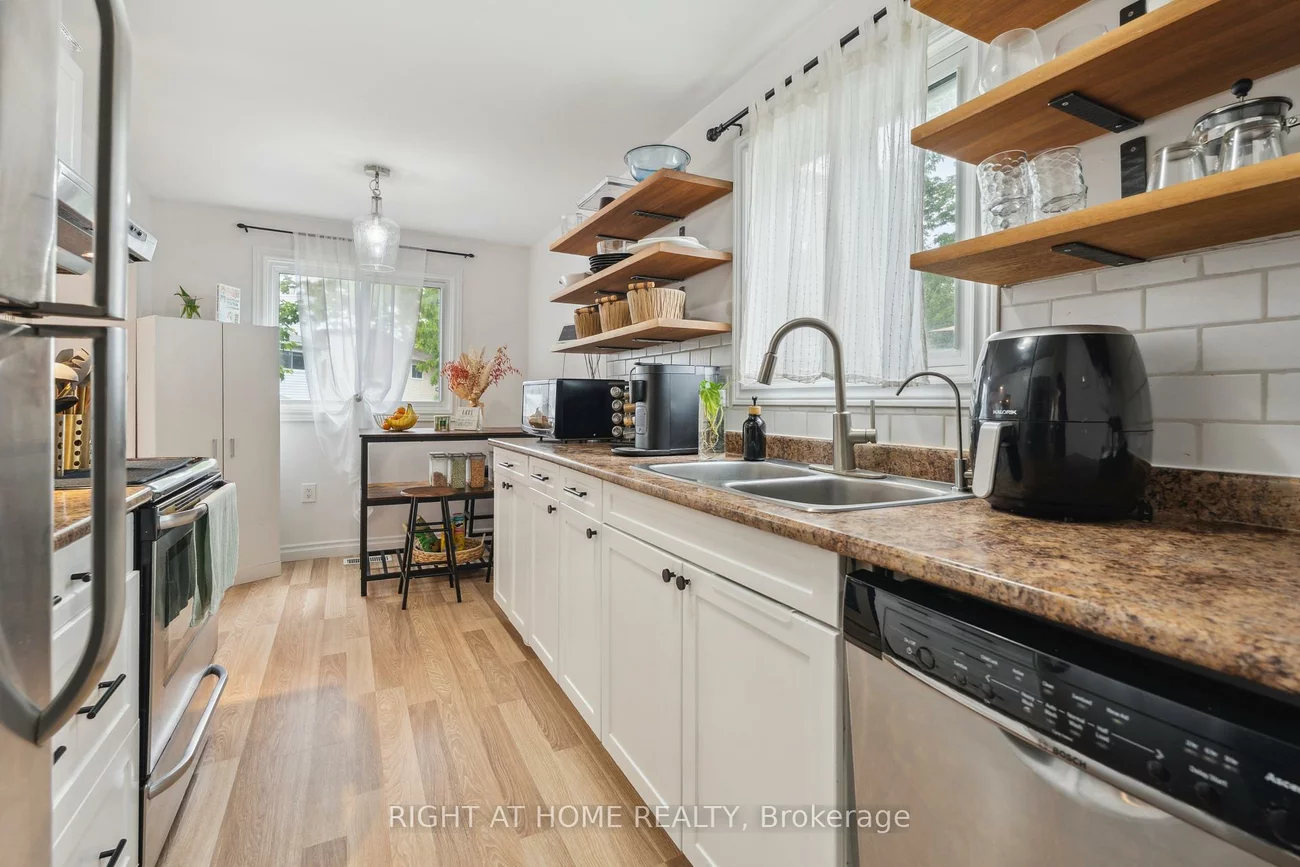 54, Shakespeare, Letitia Heights, Barrie